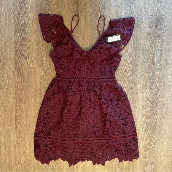 ***CLEARANCE - Just Reduced*
Romeo + Juliet Couture Lace Dress size small - Picture 4 of 7